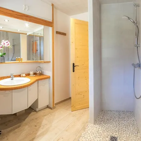D'hotes L'abondance Bed & Breakfast 3*